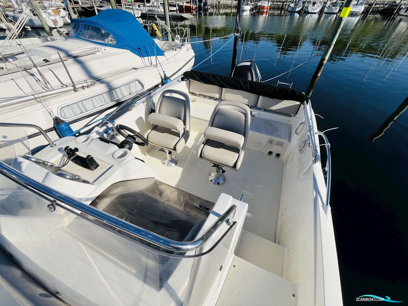 Quicksilver Activ 675 Sundeck