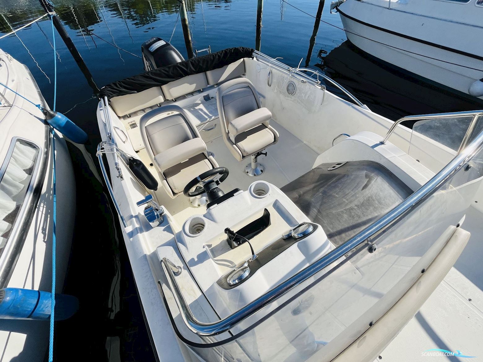 Quicksilver Activ 675 Sundeck