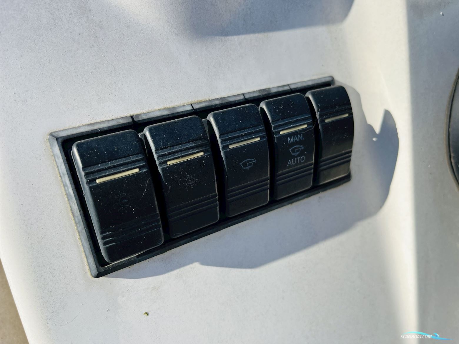 Quicksilver Activ 675 Sundeck