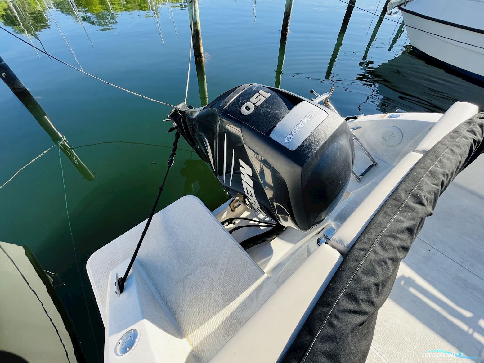 Quicksilver Activ 675 Sundeck