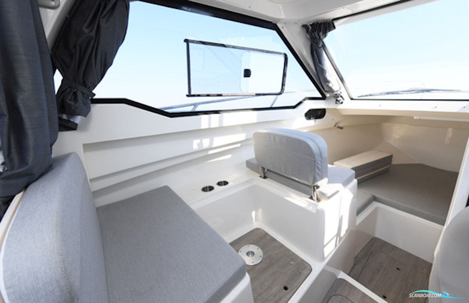 Quicksilver Activ 705 Weekend m/Mercury F150 hk Racing XL DS V6, hvid - EFTERÅRSKAMPAGNE !