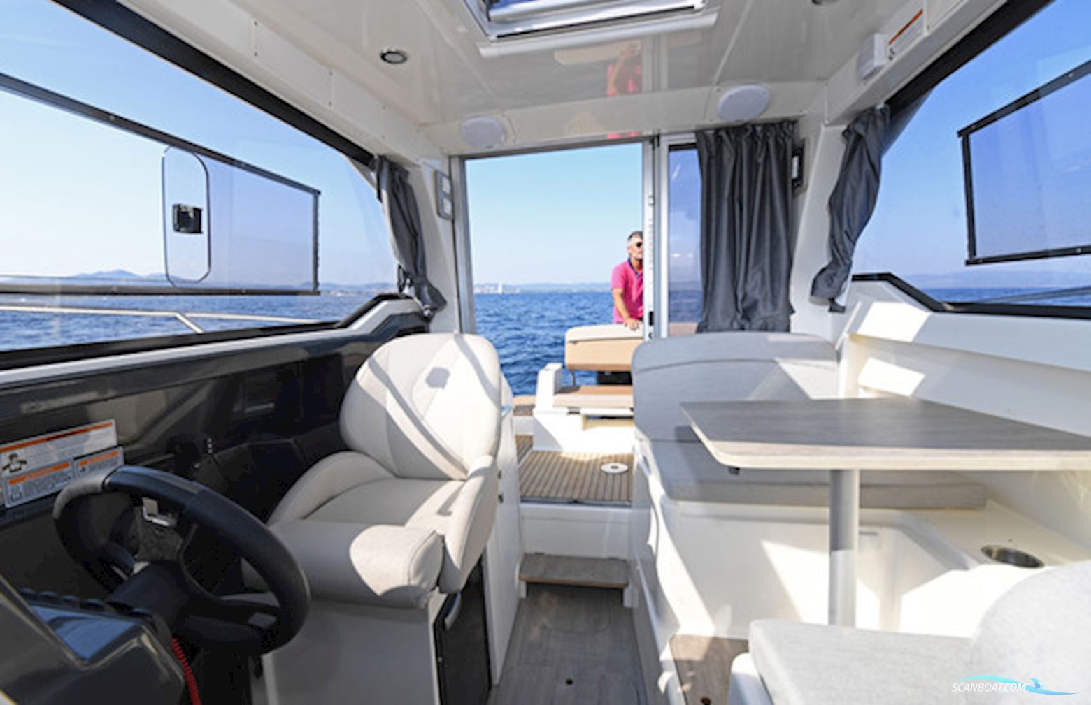 Quicksilver Activ 705 Weekend m/Mercury F150 hk Racing XL DS V6, hvid - EFTERÅRSKAMPAGNE !