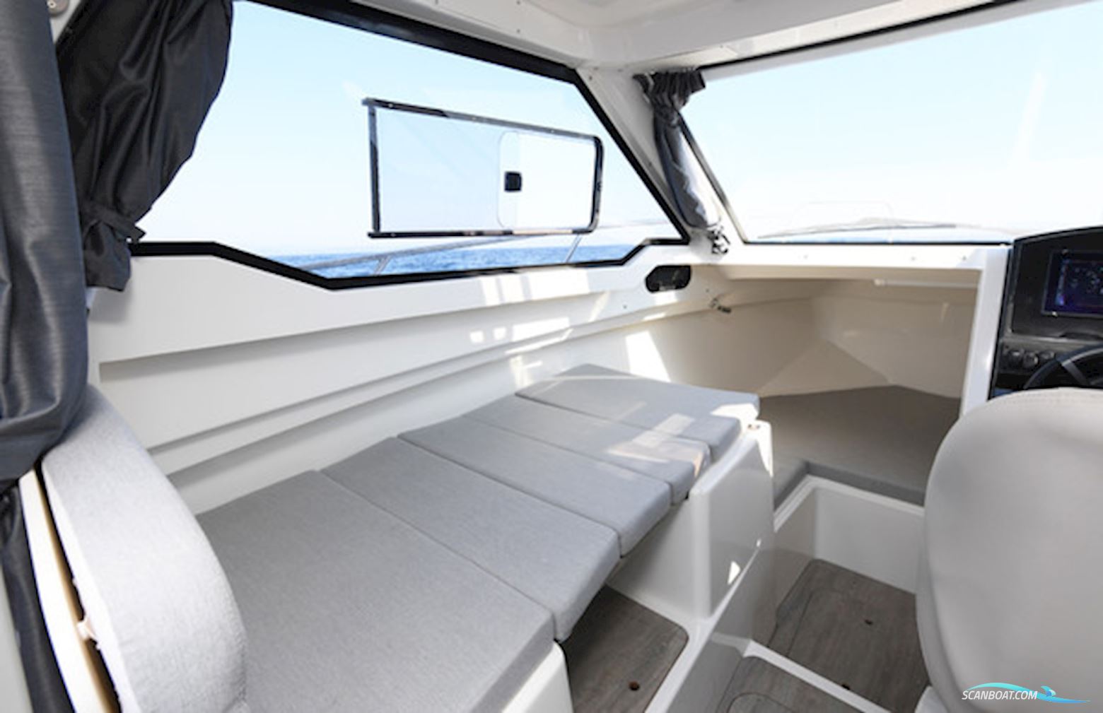 Quicksilver Activ 705 Weekend m/Mercury F150 hk Racing XL DS V6, hvid - EFTERÅRSKAMPAGNE !