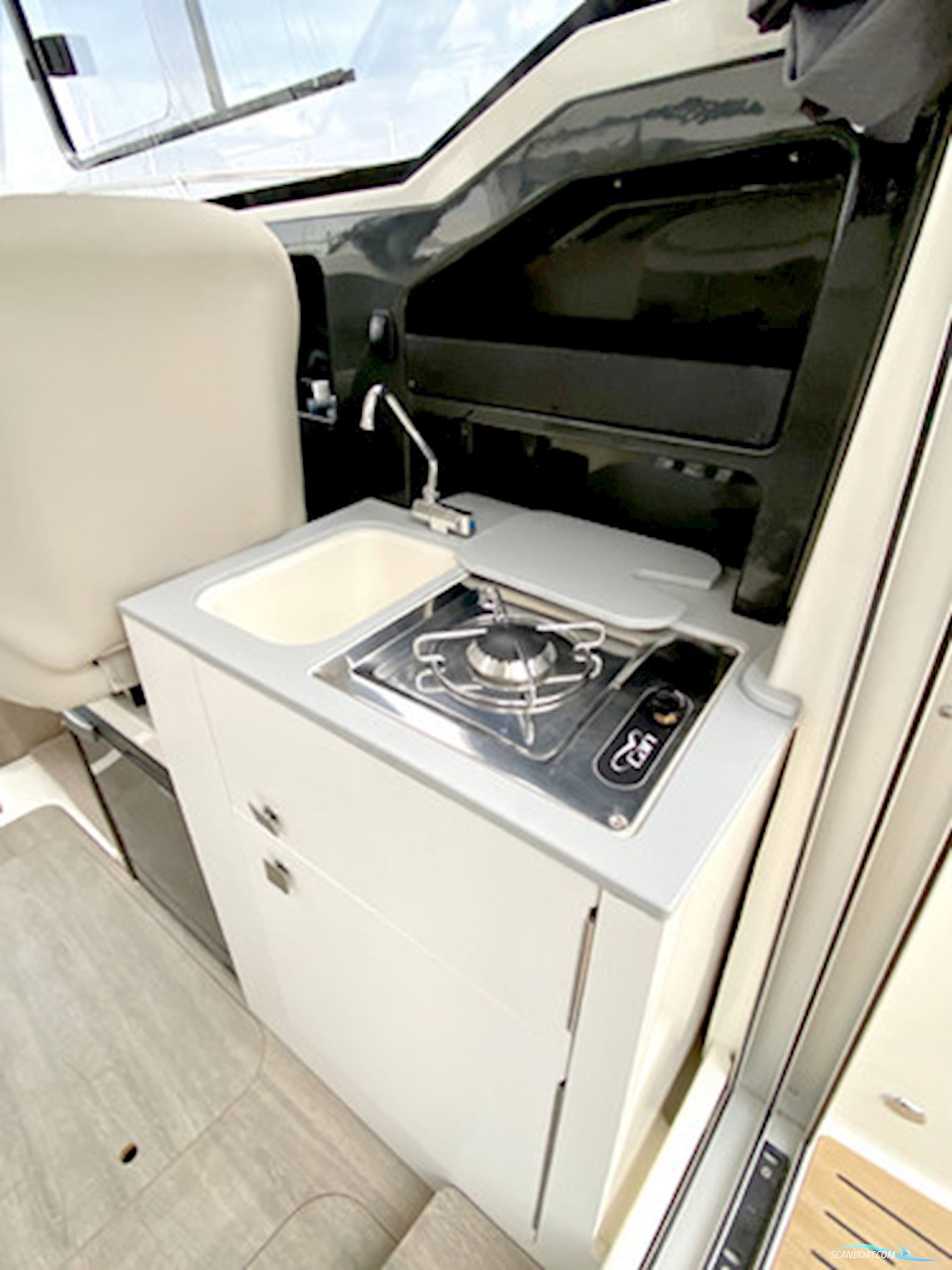 Quicksilver Activ 705 Weekend m/Mercury F150 hk Racing XL DS V6, hvid - EFTERÅRSKAMPAGNE !