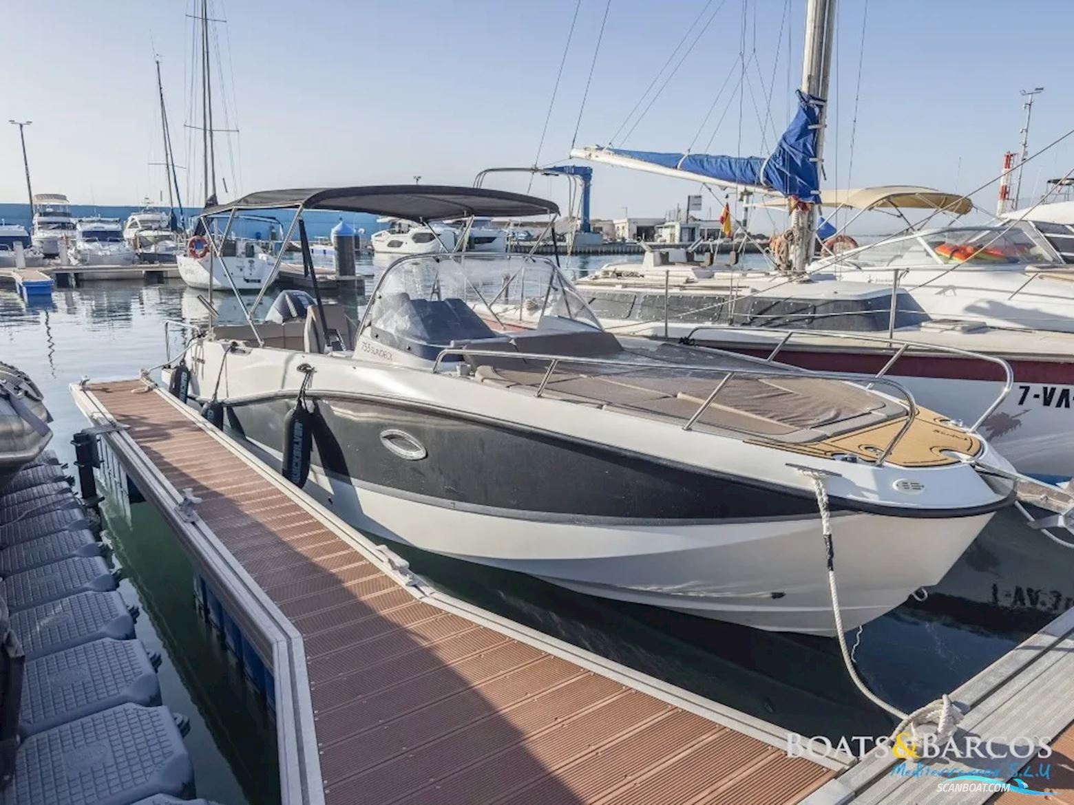 Quicksilver Activ 755 Sundeck