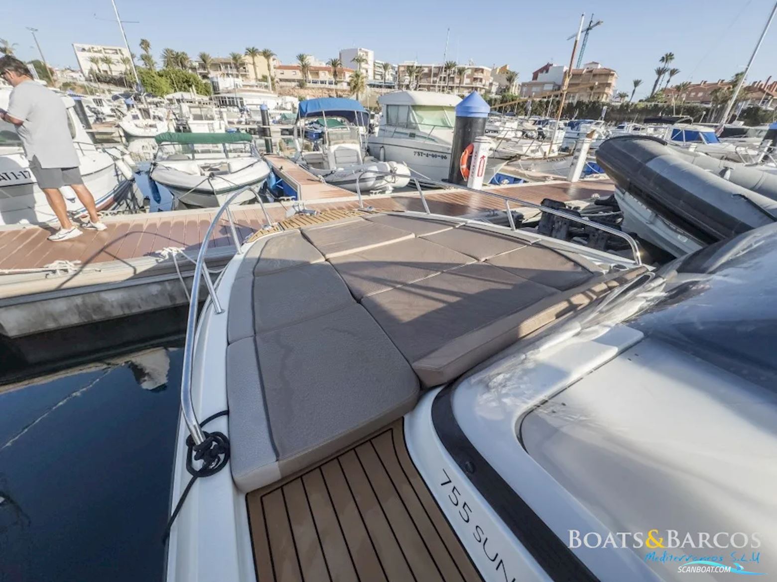 Quicksilver Activ 755 Sundeck