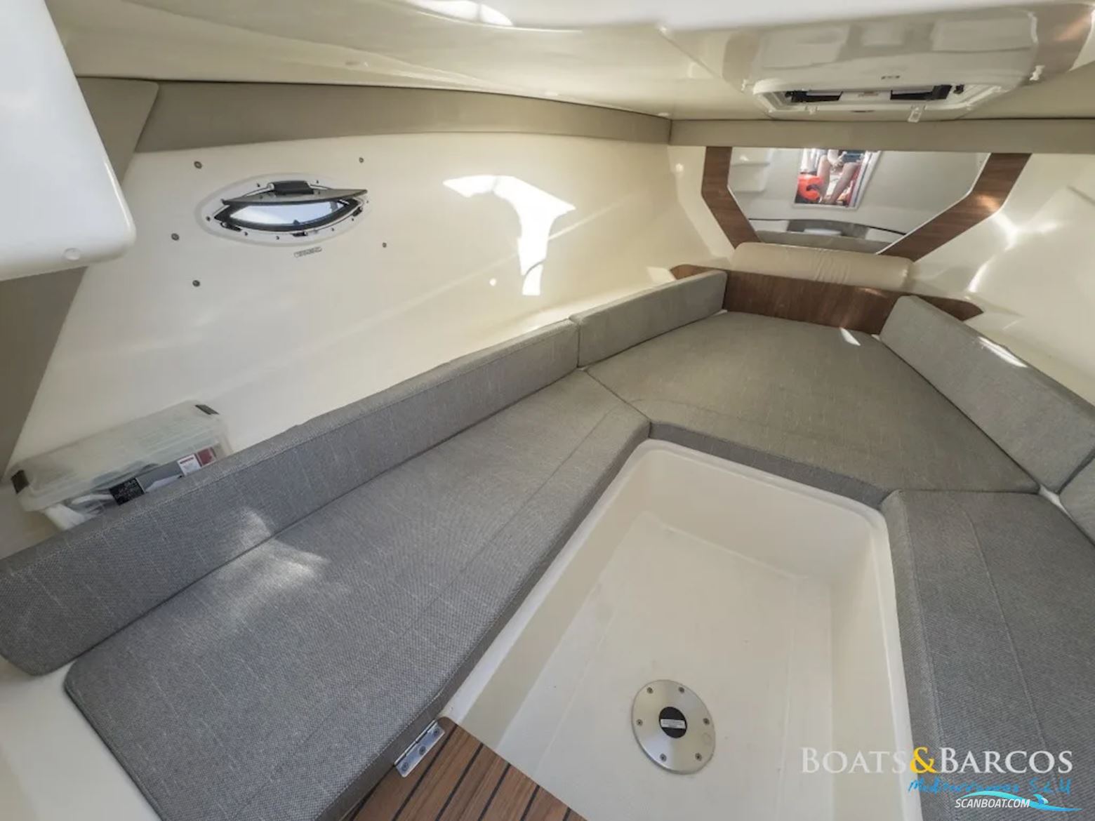 Quicksilver Activ 755 Sundeck