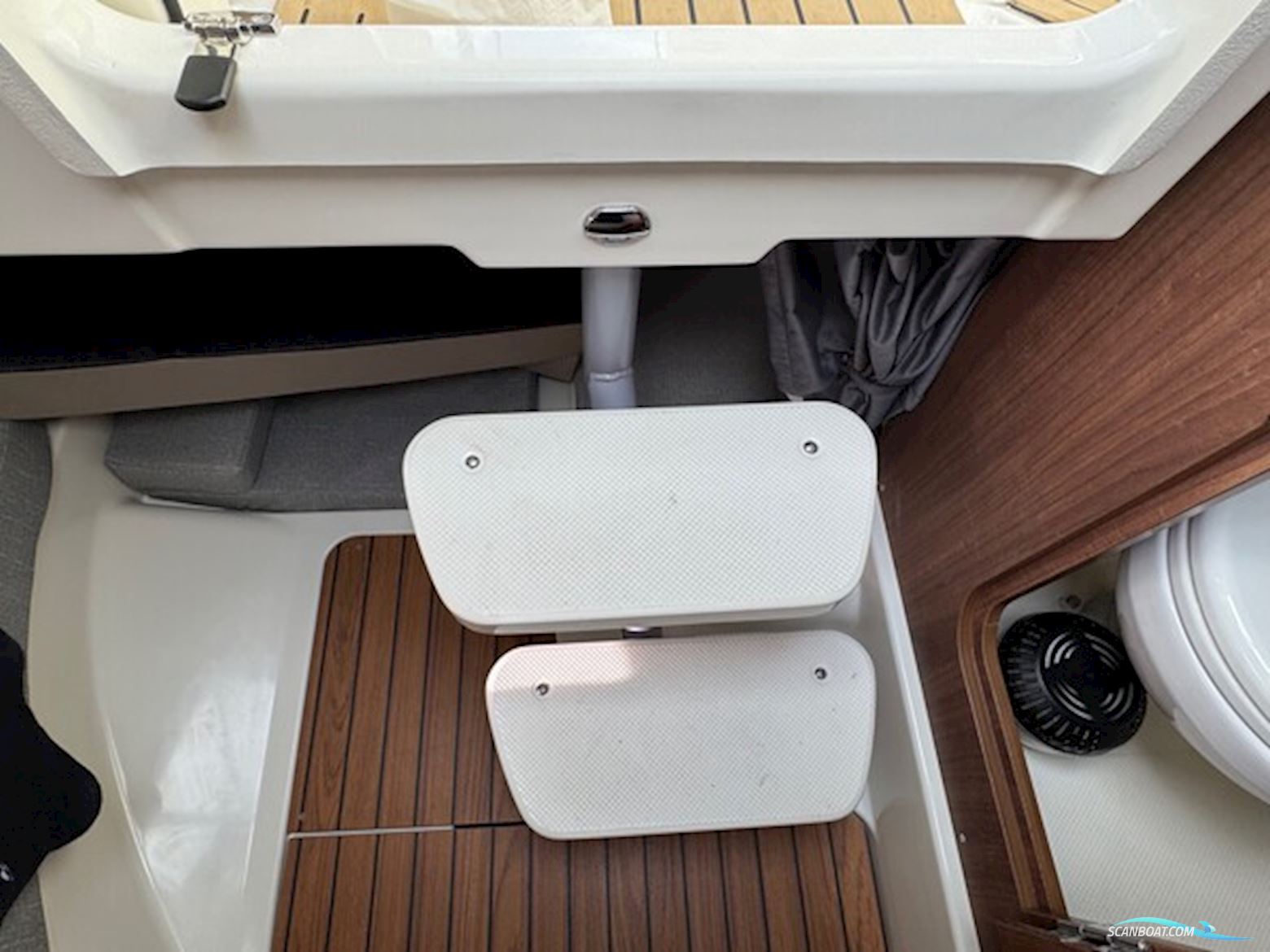 Quicksilver Activ 805 Cruiser Med F300 Mercury Verado AM DS 4,6L V8 - Anvisningssalg