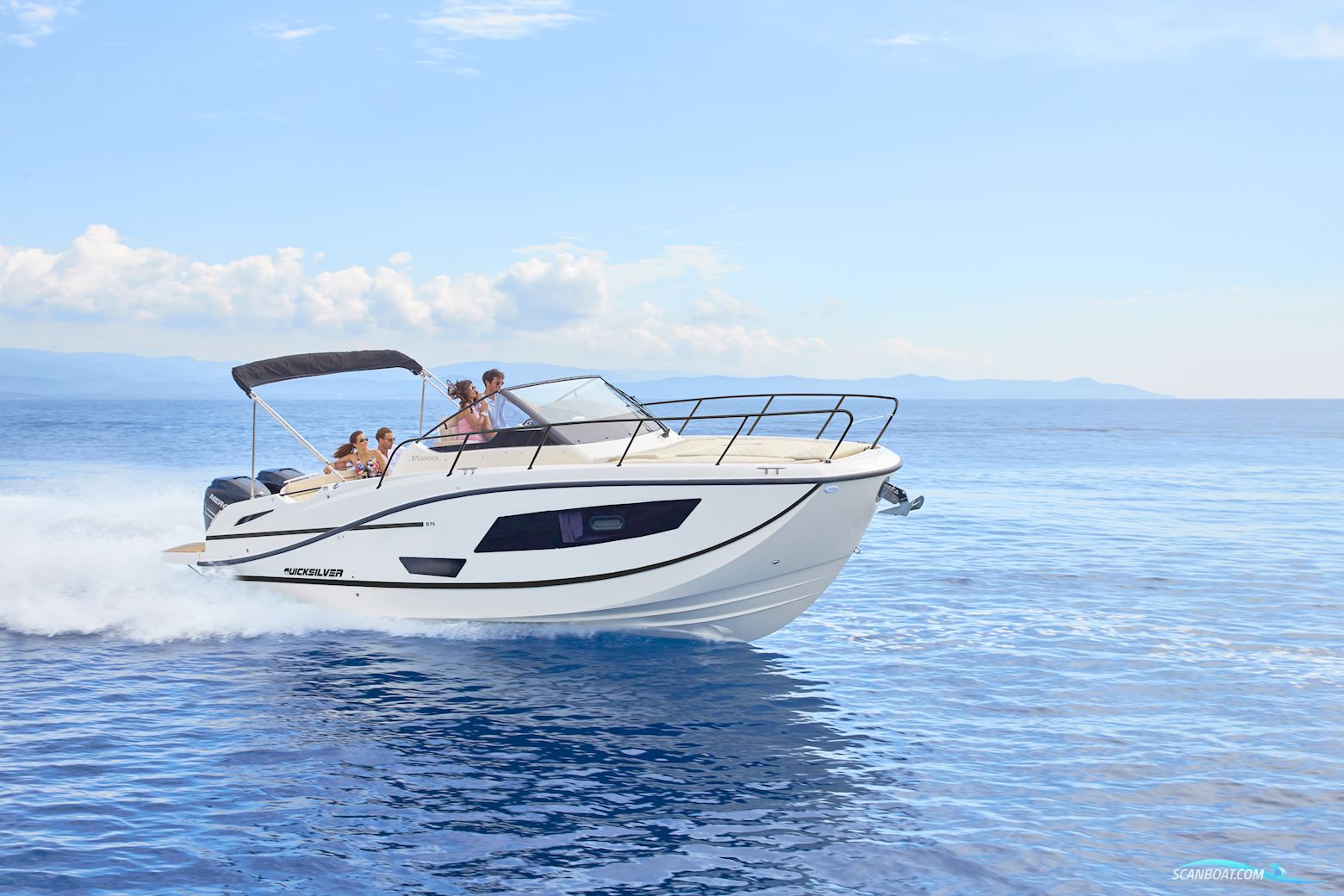 Quicksilver Activ 875 Sundeck