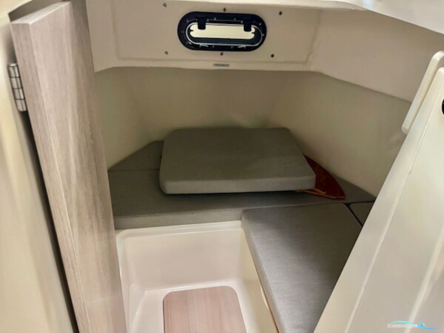 Quicksilver Captur 705 Pilothouse Med 225 hk Mercury-Efi DS 3,4L V6 XL - Alt i Udstyr.