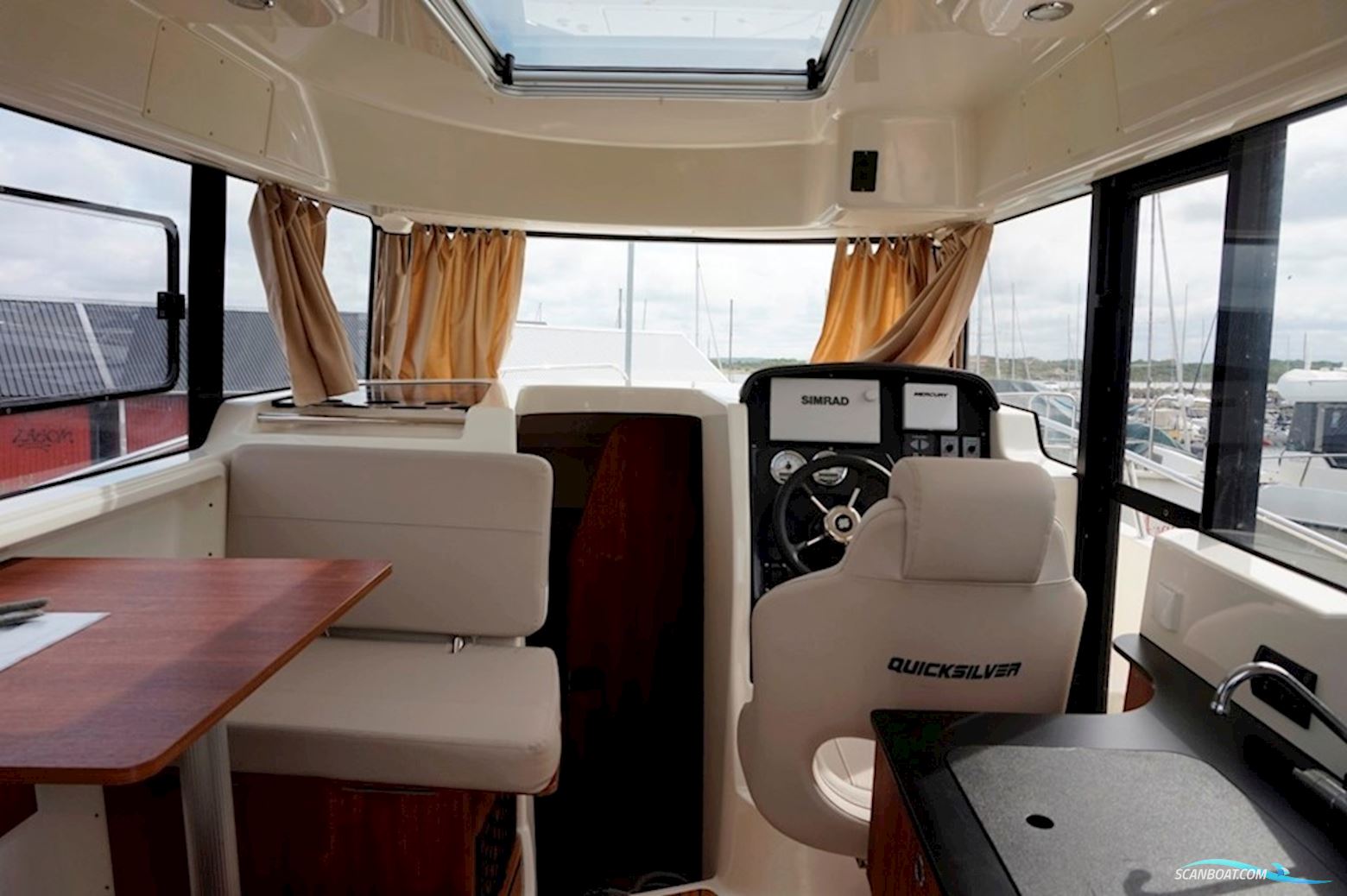 Quicksilver Captur 905 Pilothouse