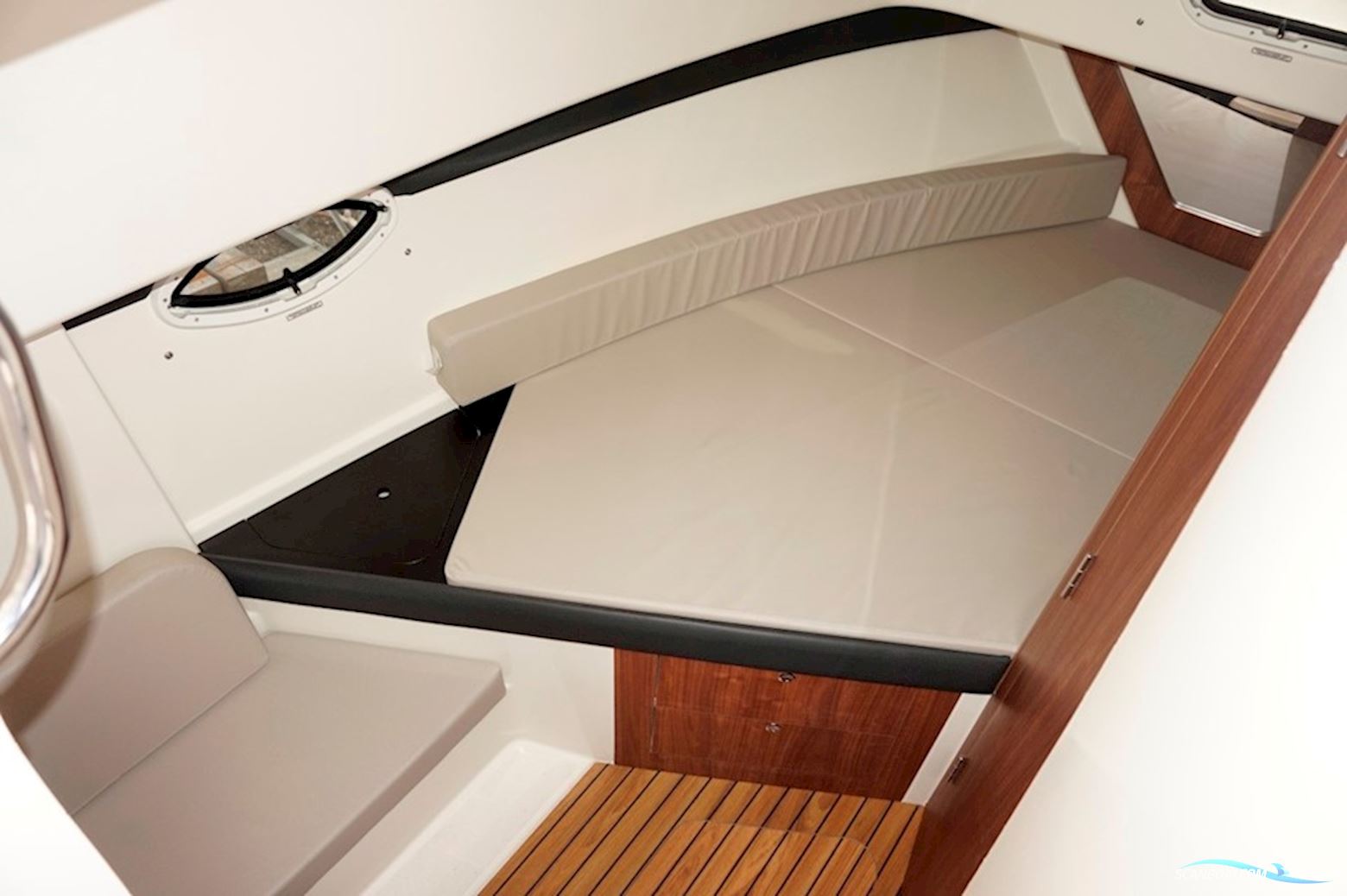 Quicksilver Captur 905 Pilothouse