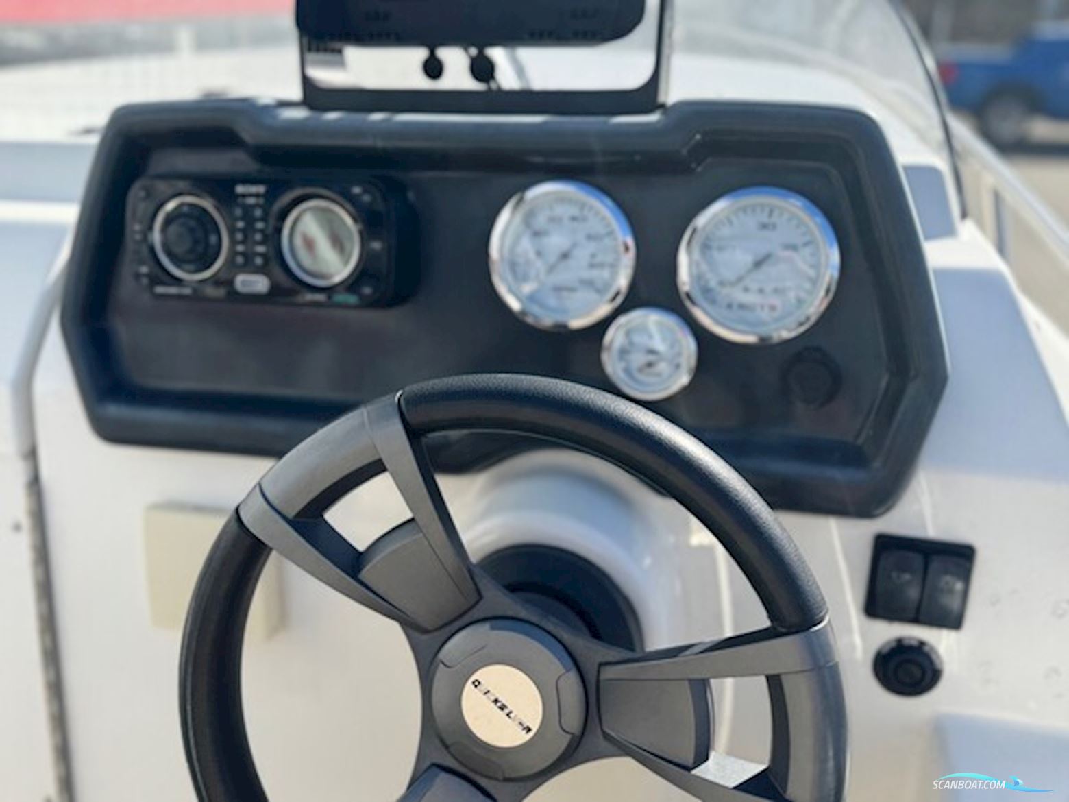 Quicsilver Activ 455 Cabin Med F60 Mercury-Efi og 1300 kg Brenderup Bådtrailer