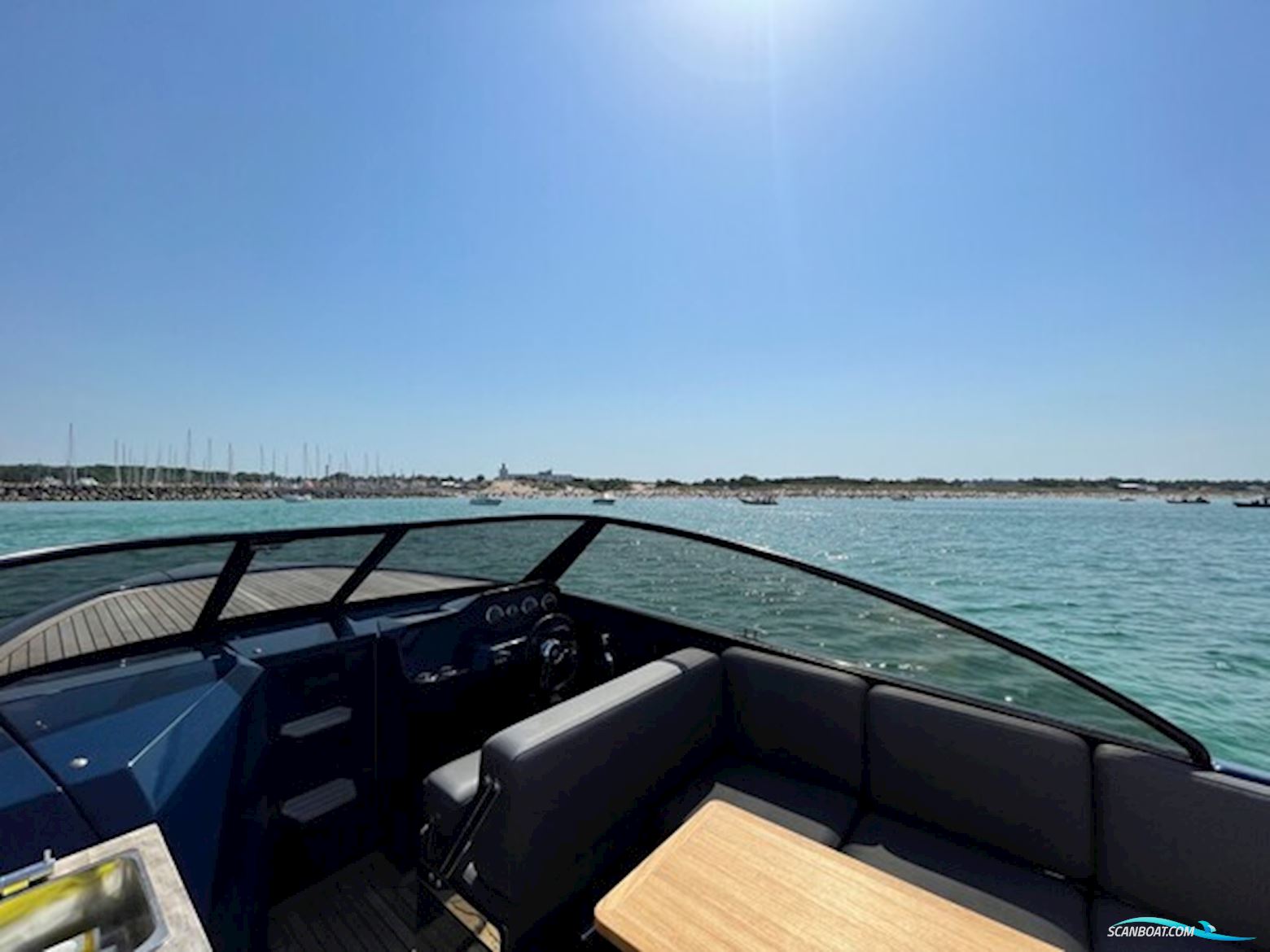 RAND Leisure 28 - Mercruiser 6.2L med Bravo 3-drev