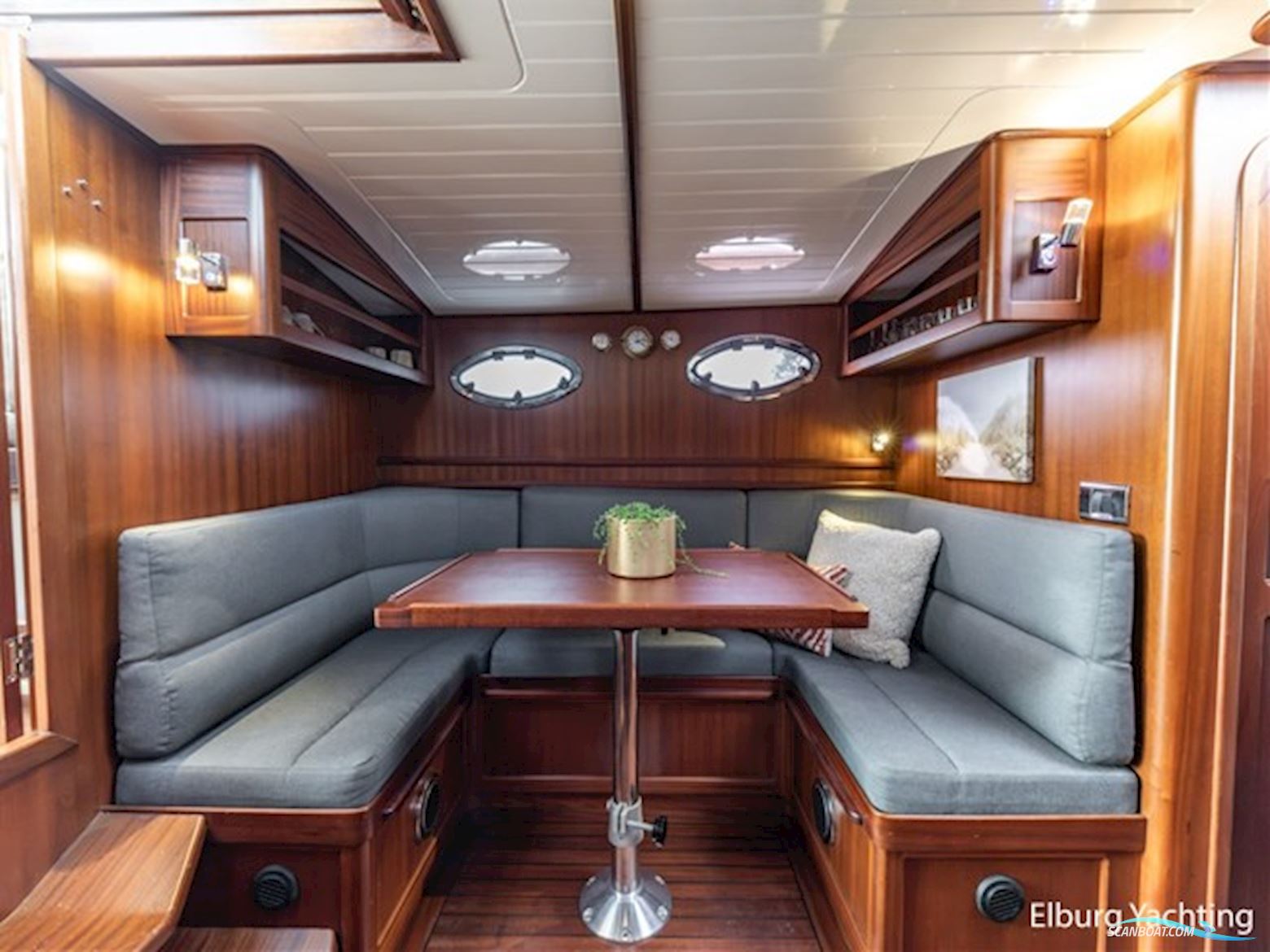 Rapsody 40 Offshore