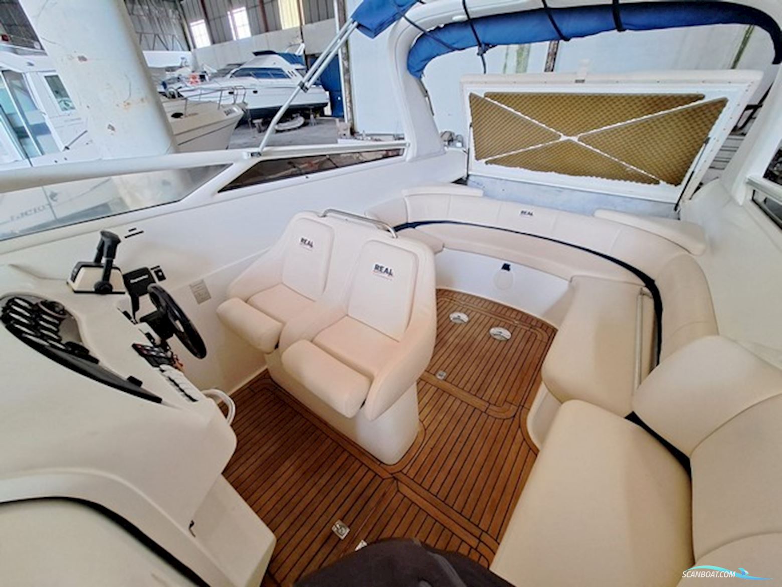 Real Power Boats Real Hawk 32