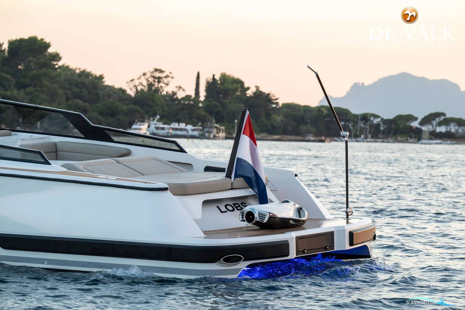 Reborn 40 R Cabin