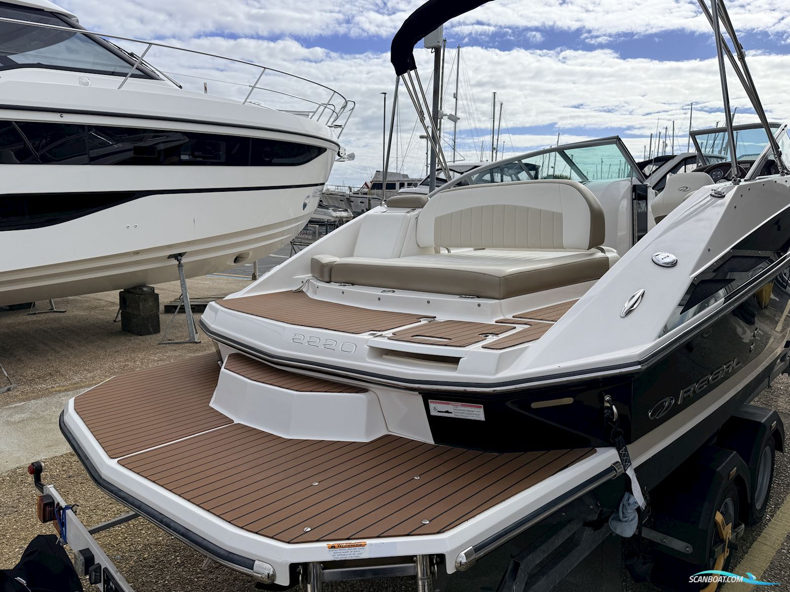 Regal 2220 Fasdeck