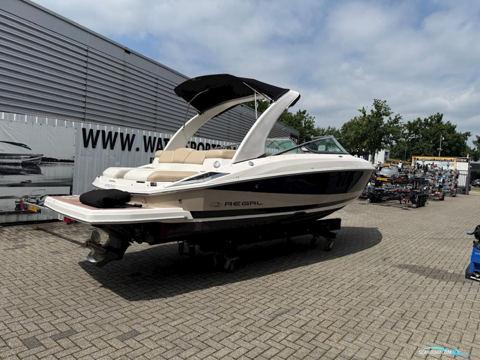 Regal 2500 bowrider Motorboot 2012, Niederlande