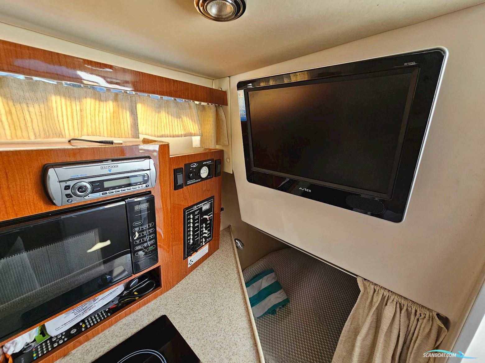 Regal 2565 Window Express