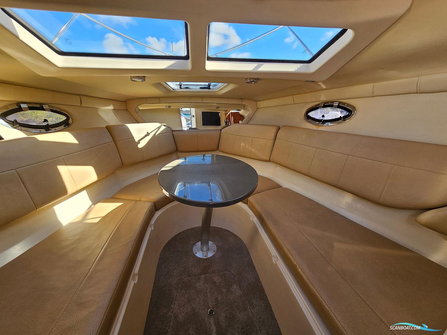 Regal 2565 Window Express