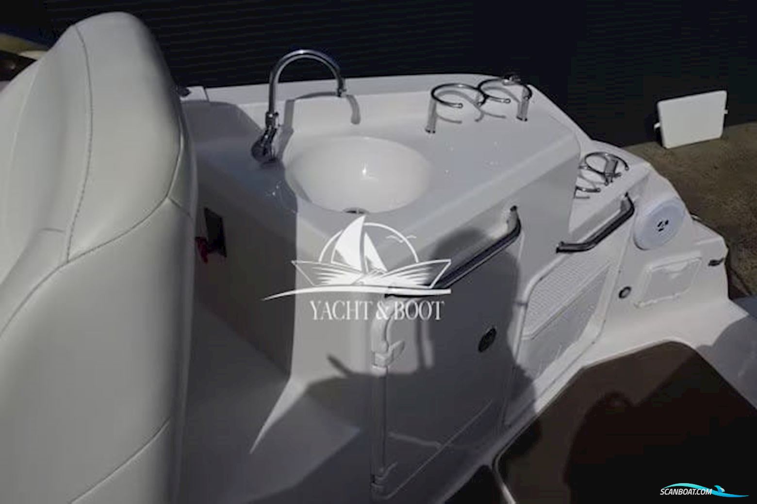 Regal 2565 Window Express