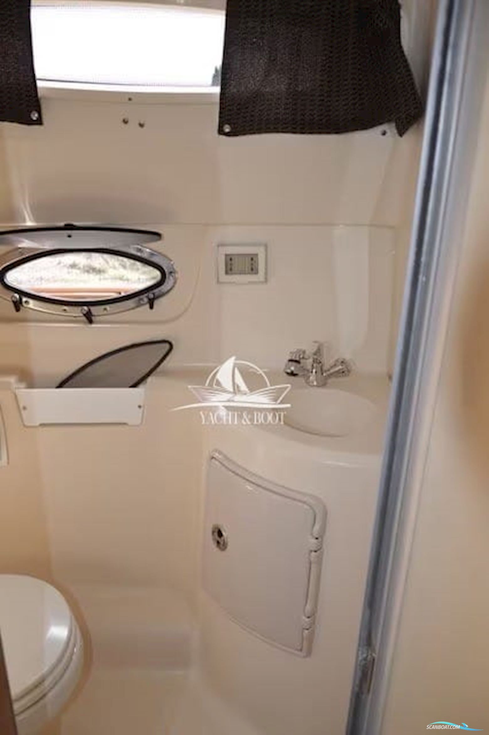 Regal 2565 Window Express