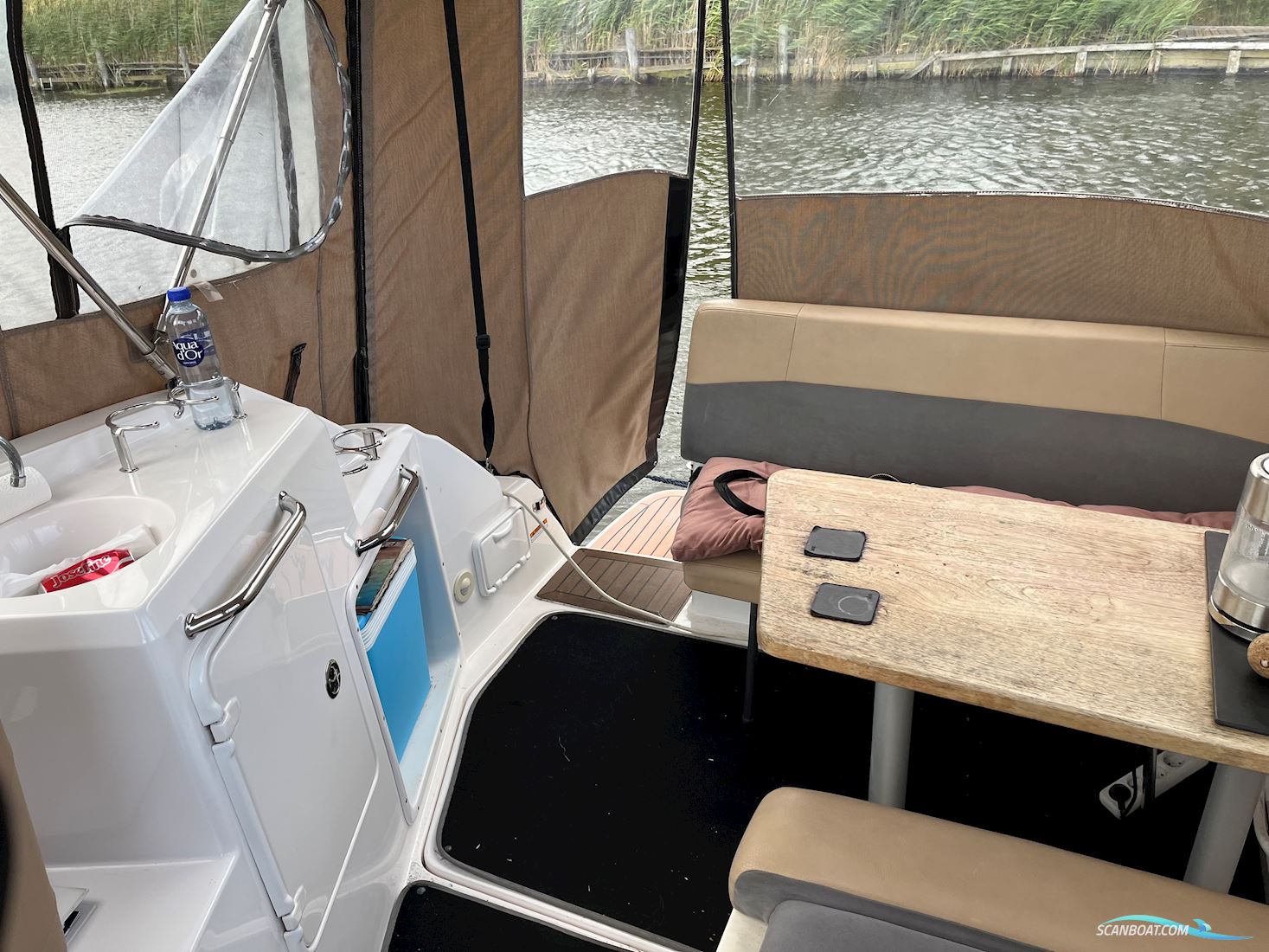 Regal 2565 Window Express