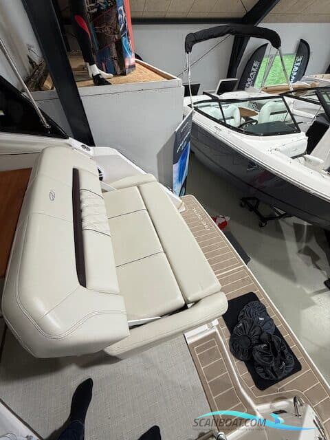 Regal 26 Expres Cruiser