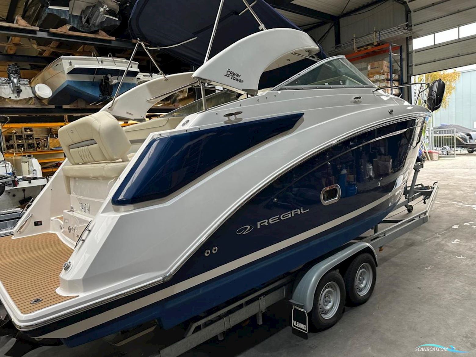 Regal 26 Express Cruiser