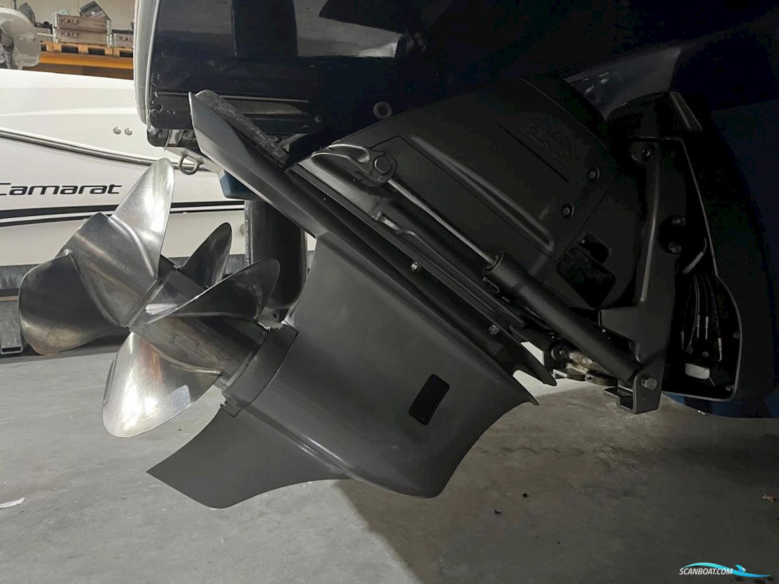 Regal 26 Express Cruiser