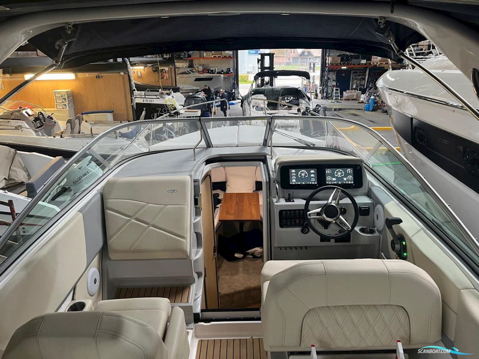 Regal 26 Express Cruiser