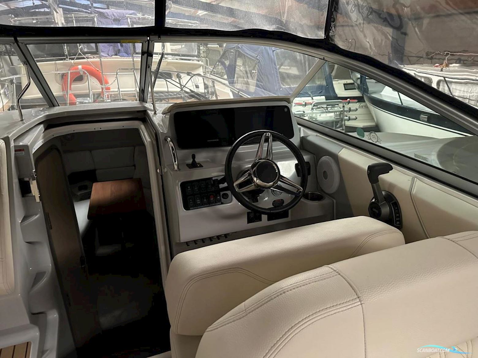 Regal 26 Express Cruiser