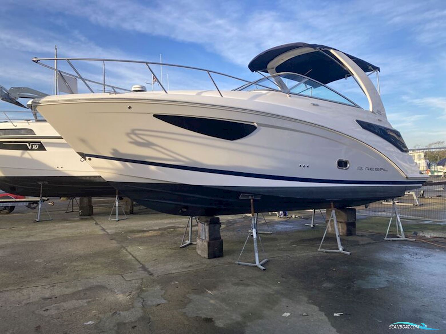 Regal 26 Express Motorboot 2025, mit Volvo Penta motor, England