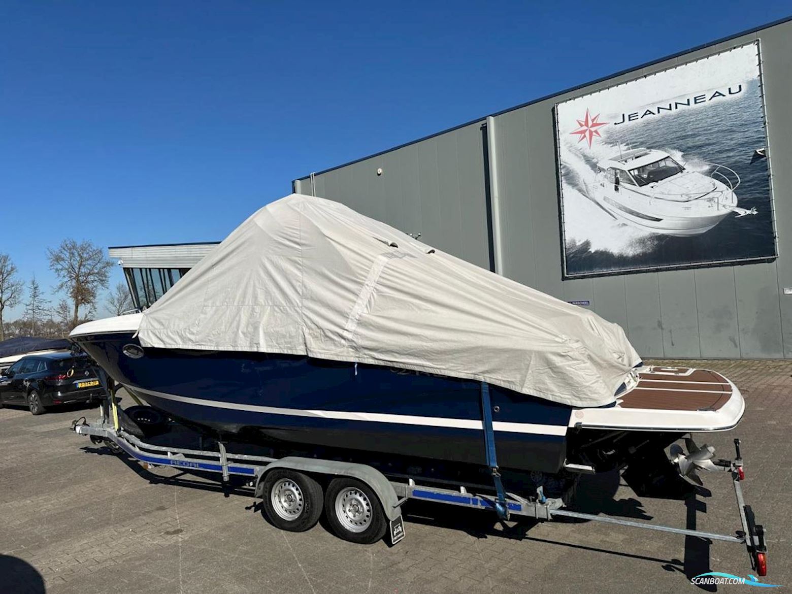 Regal 2750 Cuddy Cabin