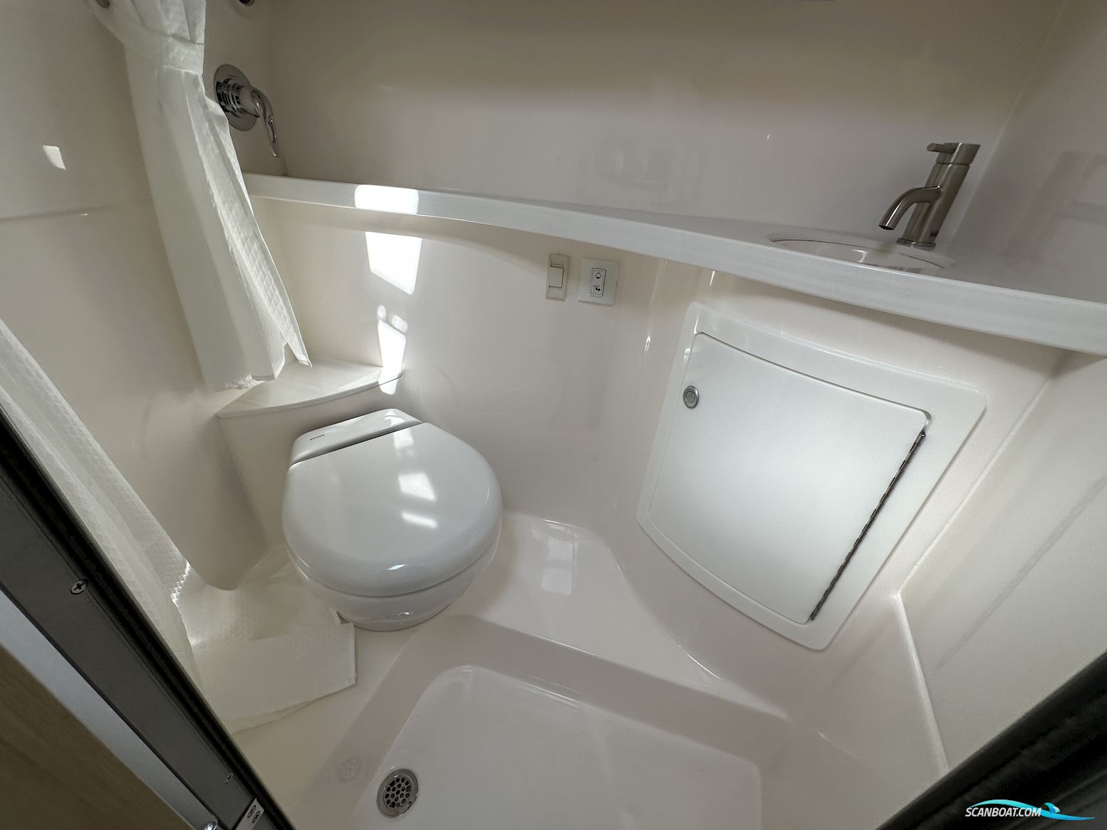 Regal 28 Express