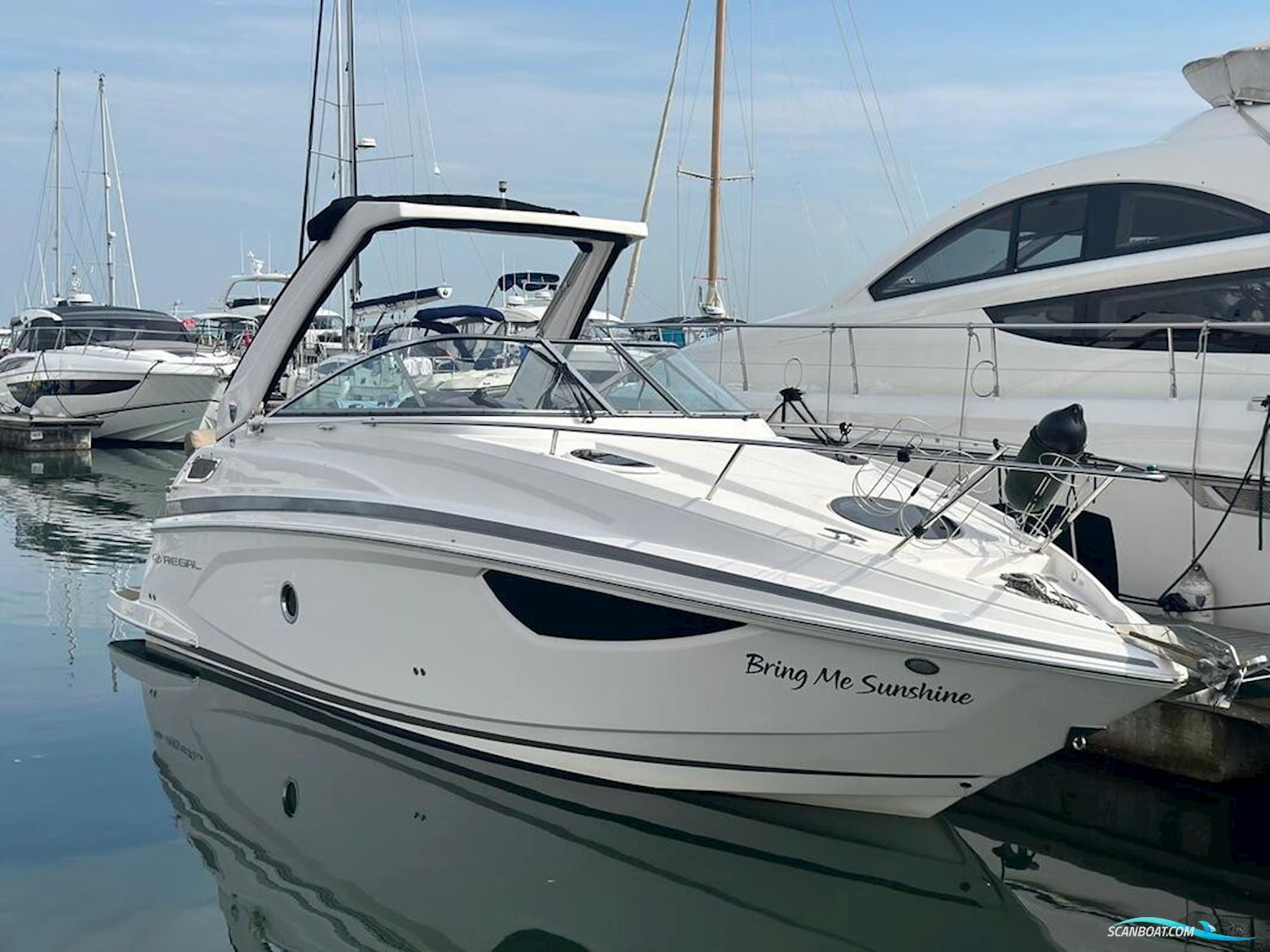 Regal 28 Express Motorboot 2014, mit Mercruiser motor, England
