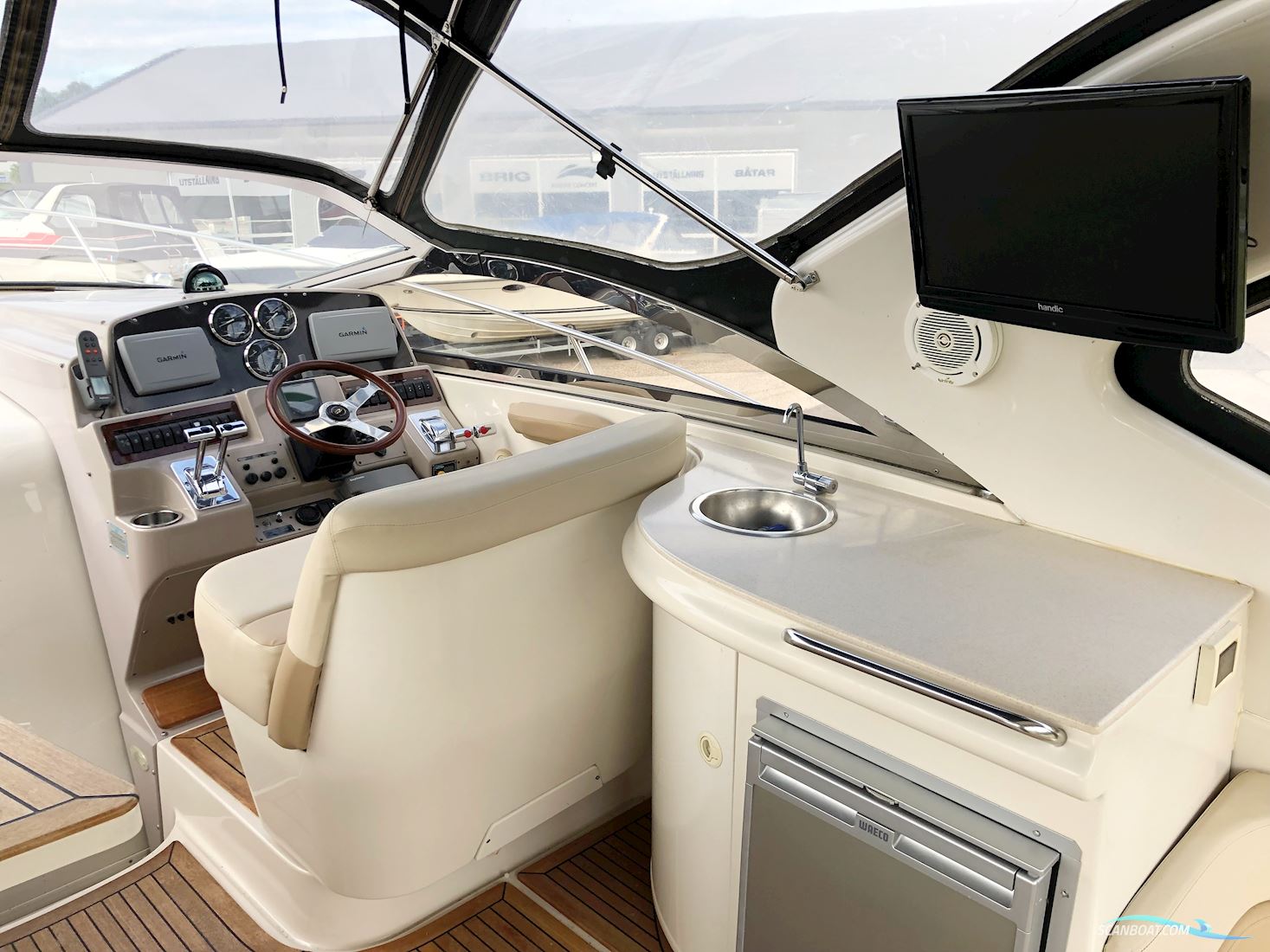 Regal 4160 Commodore