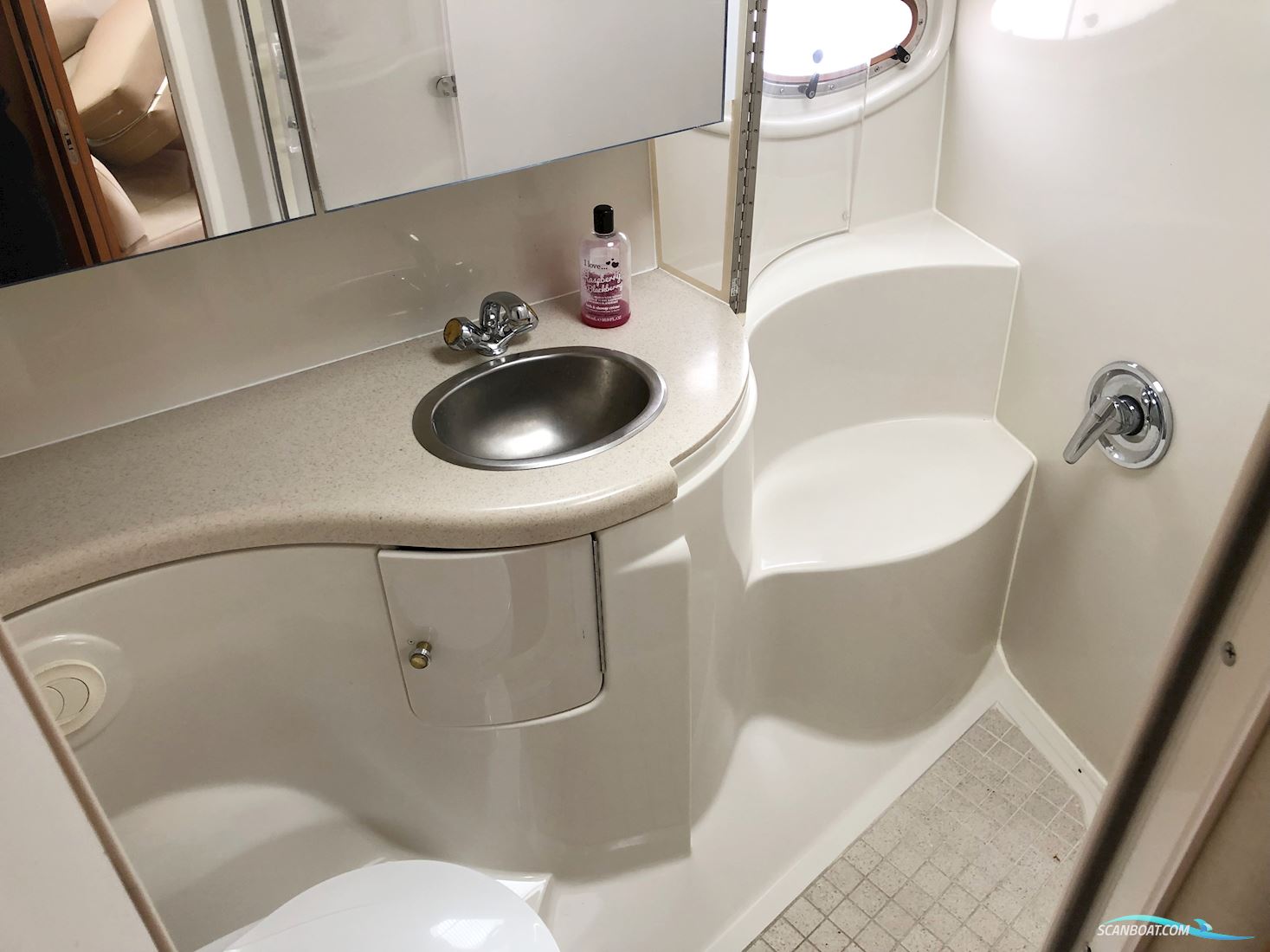 Regal 4160 Commodore