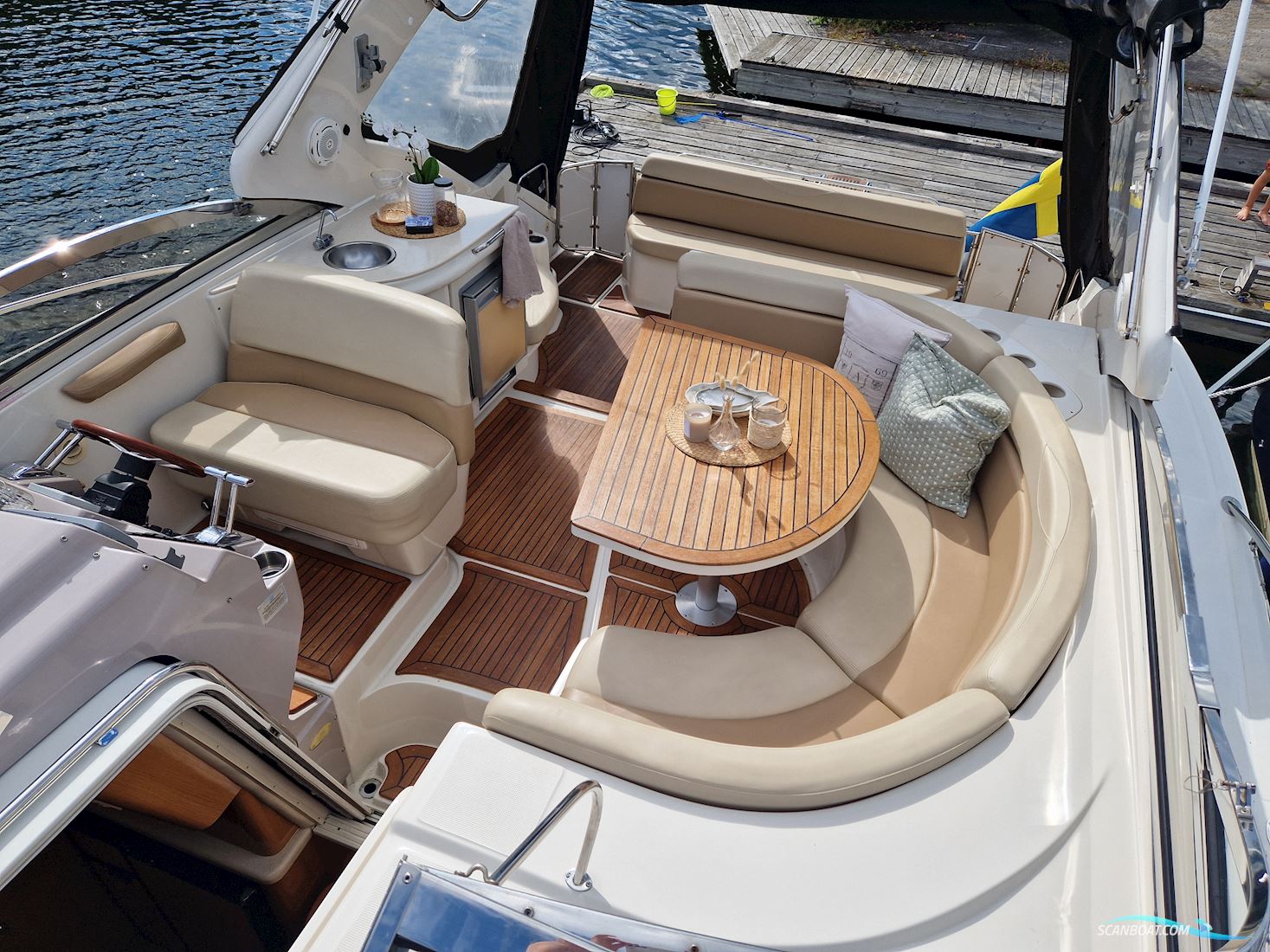 Regal 4160 Commodore