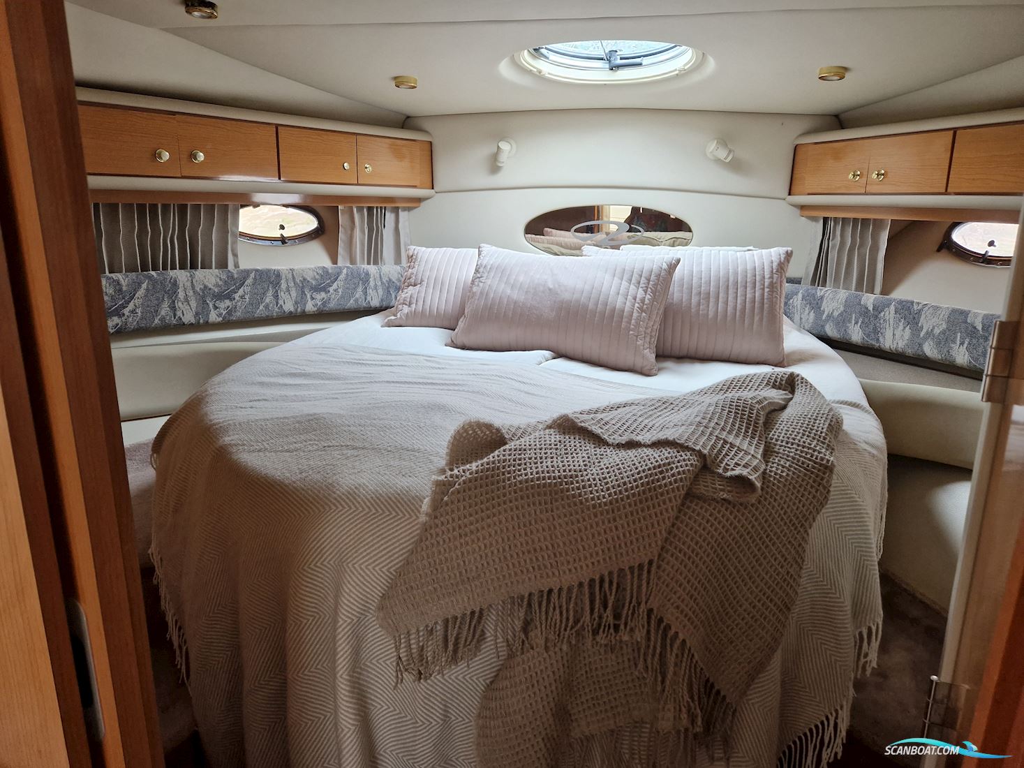 Regal 4160 Commodore