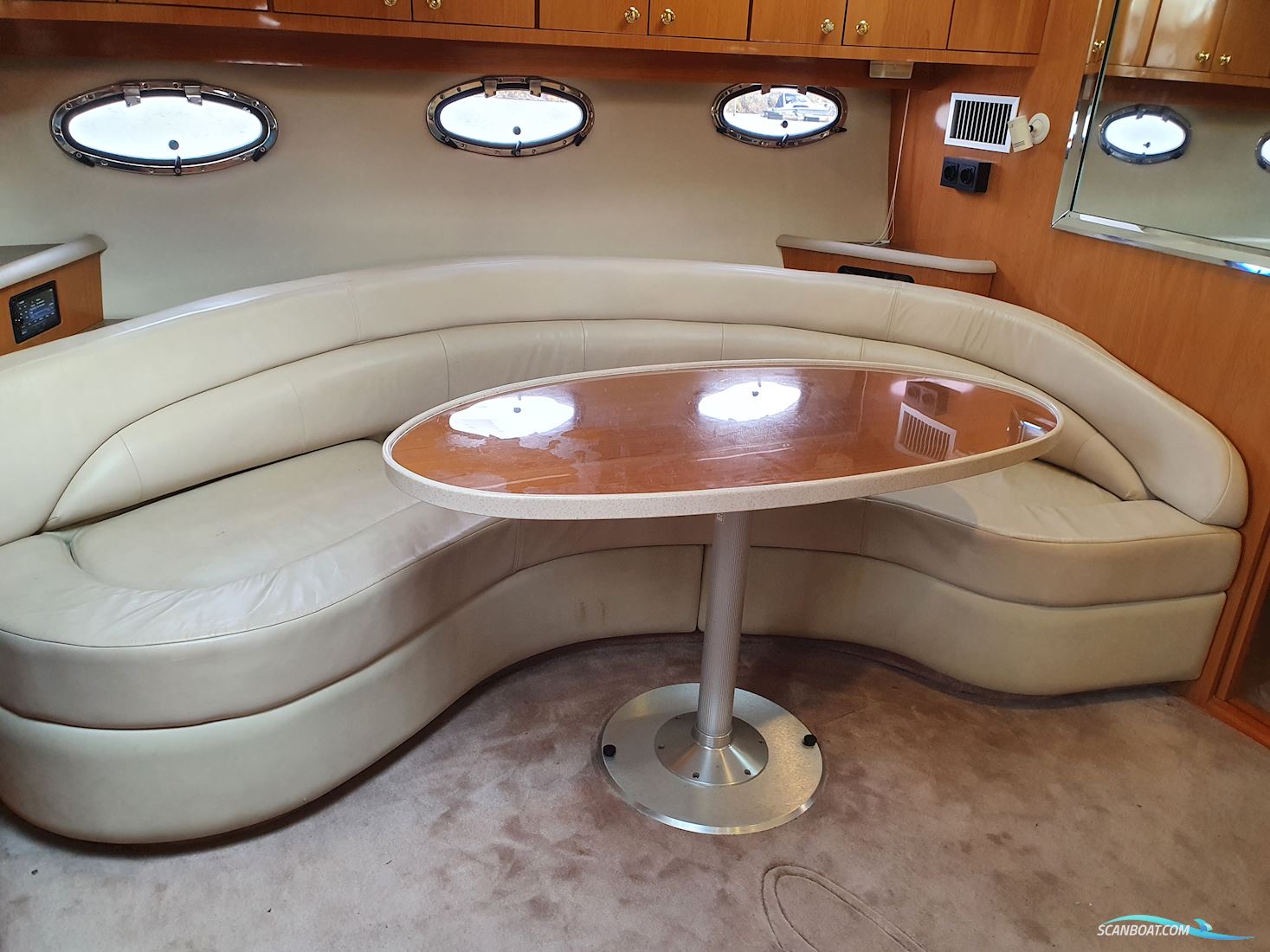 Regal 4160 Commodore