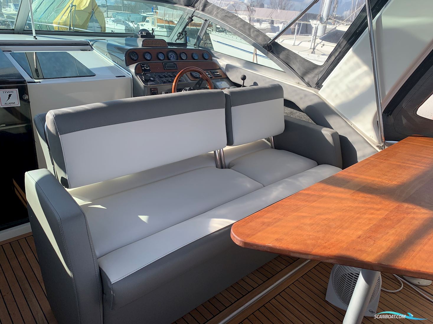 Regal Commodore 280