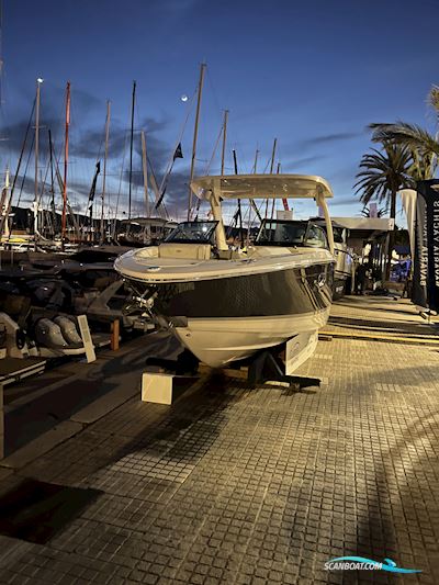 Regal LS6 Bowrider Motorboot 2025, mit Mercruiser motor, Spanien