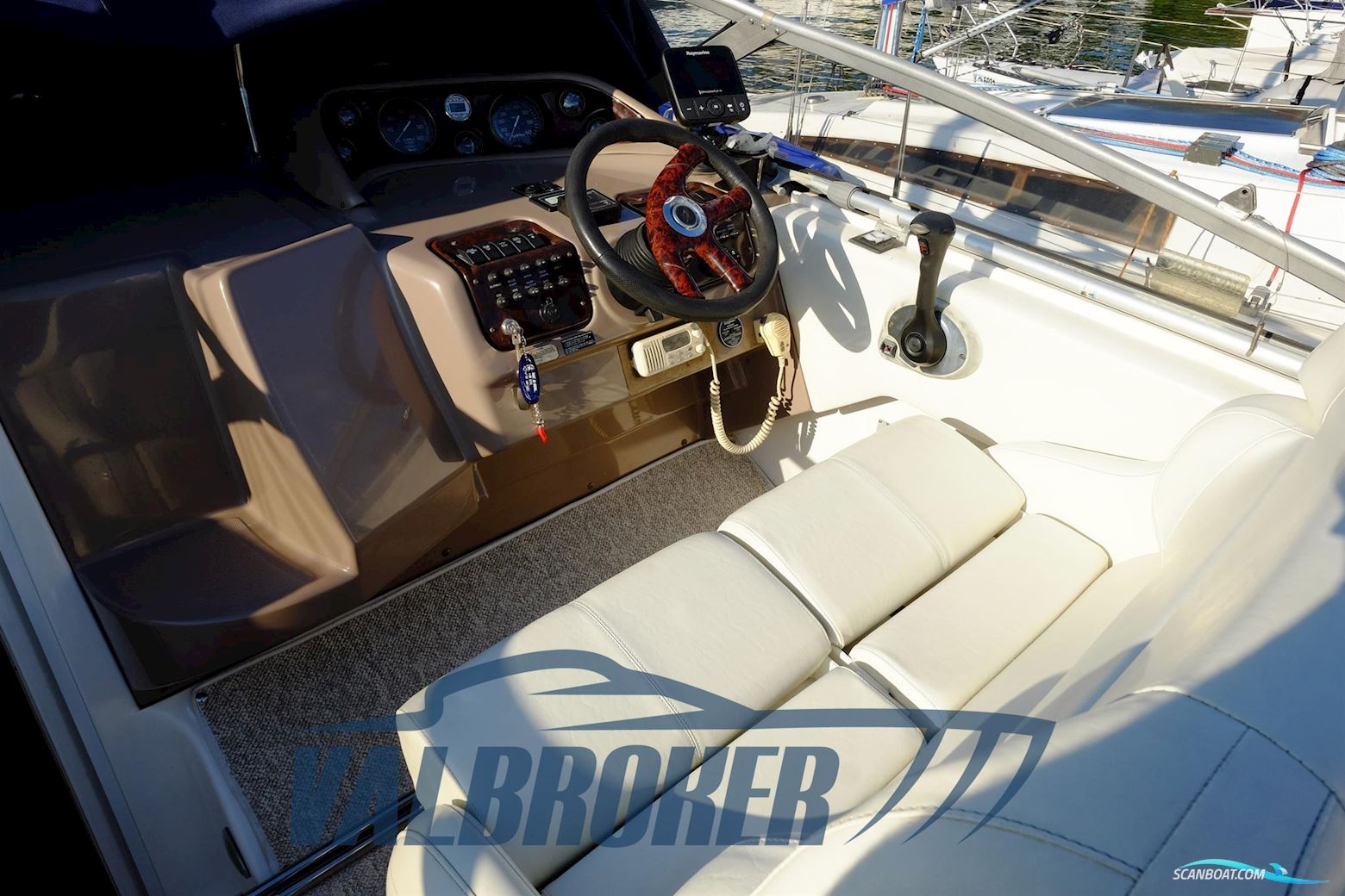 Regal Marine Commodore 2665