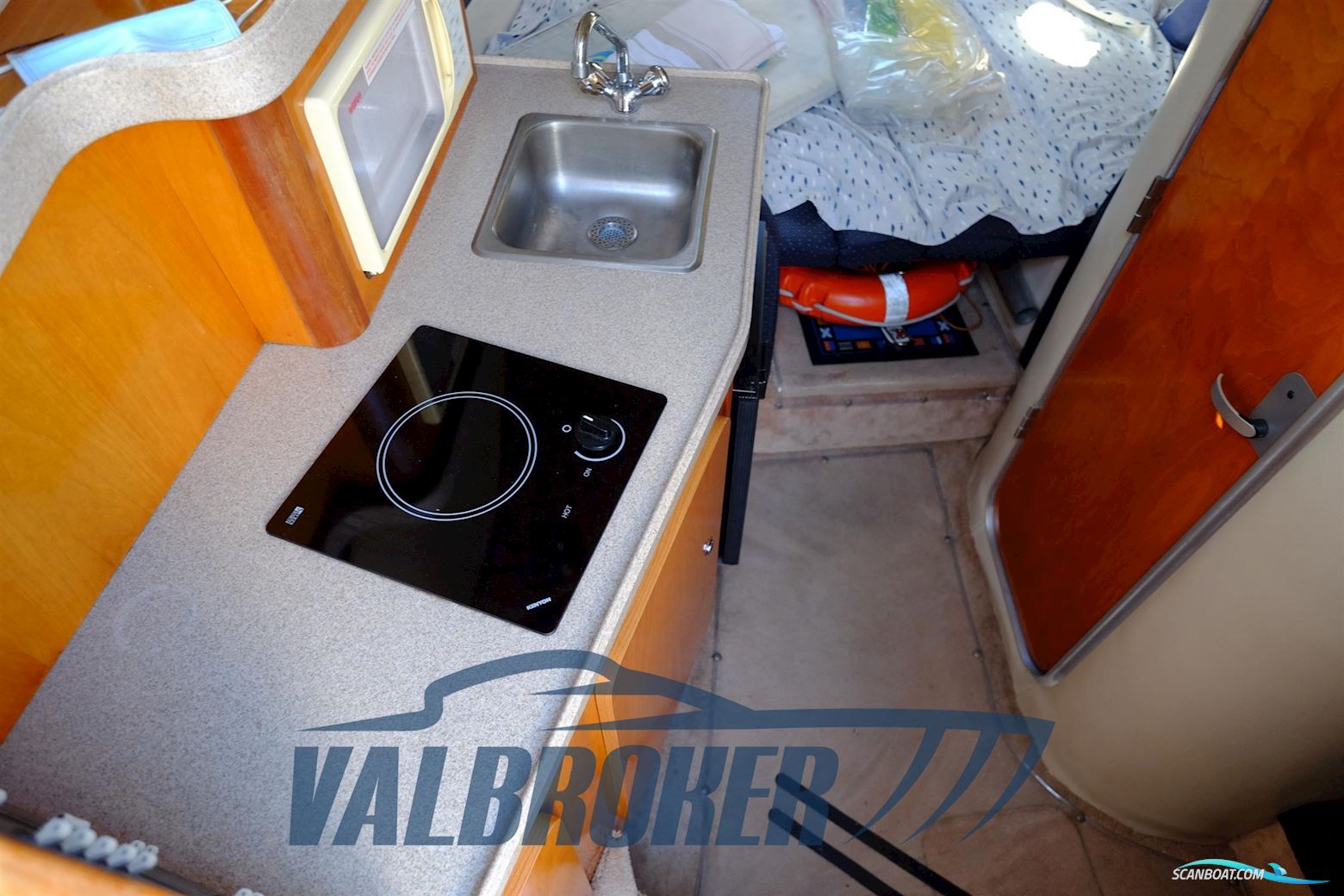 Regal Marine Commodore 2665