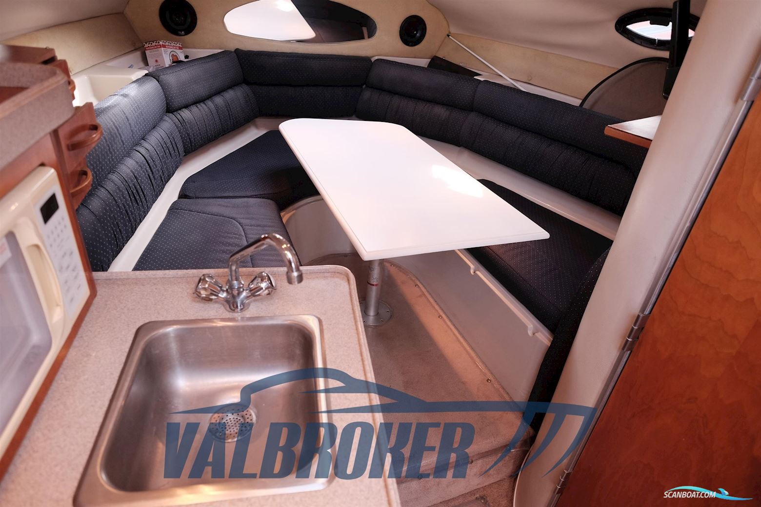 Regal Marine Commodore 2665