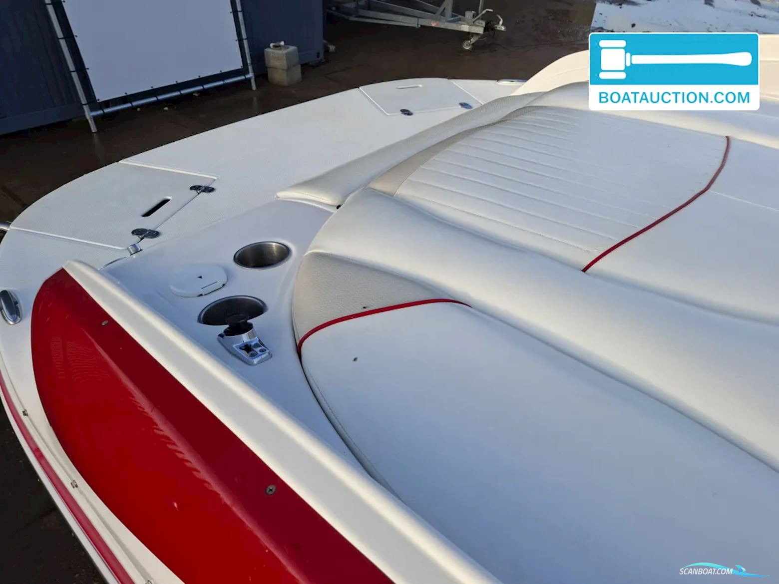 Rinker 246 Captiva Cuddy