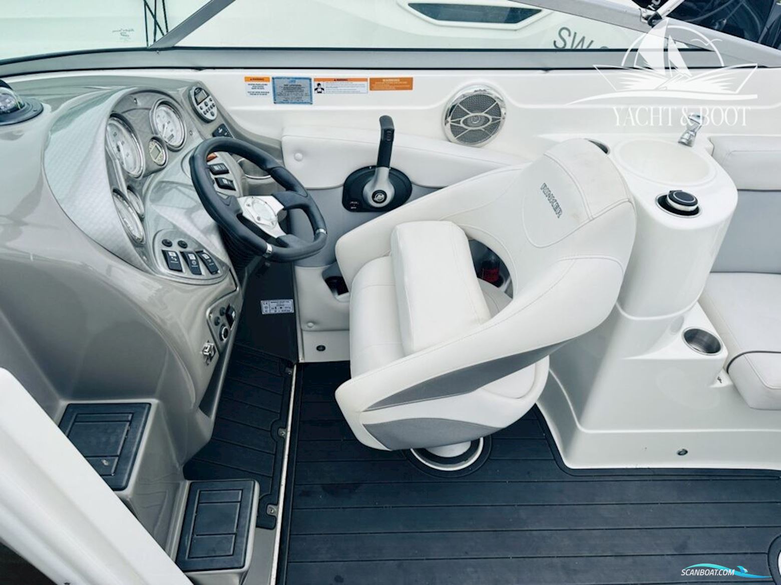 Rinker 246 Captiva