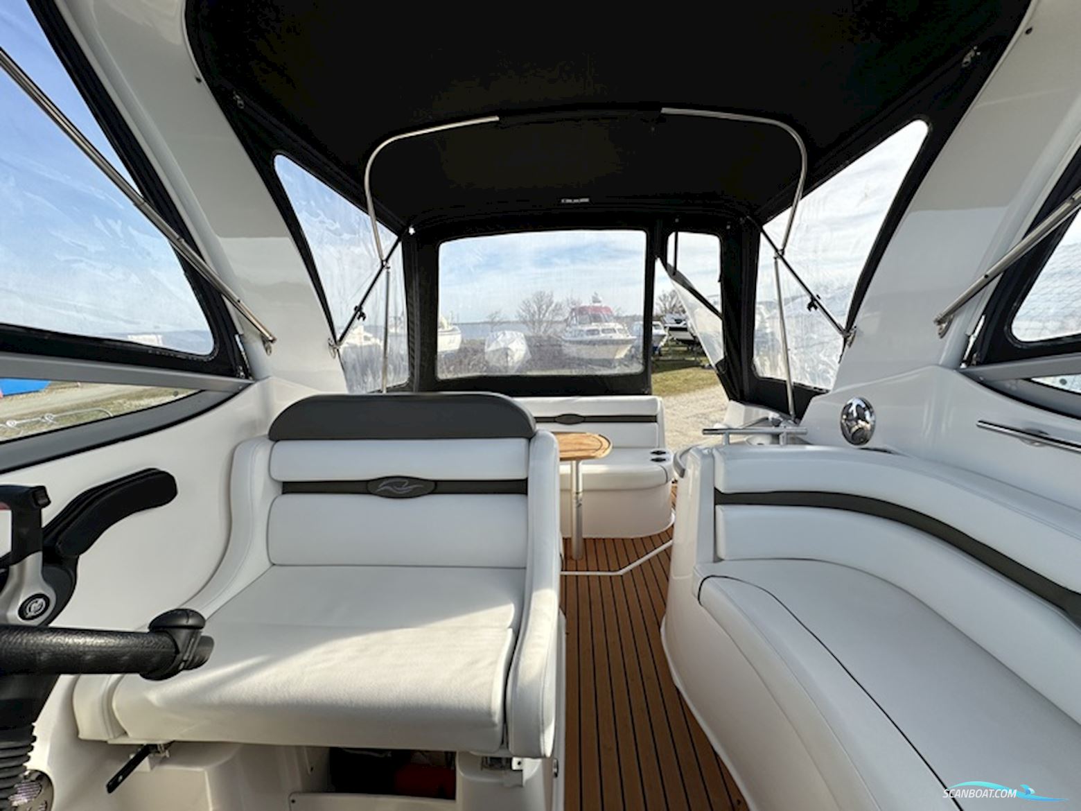 Rinker 260 express cruiser